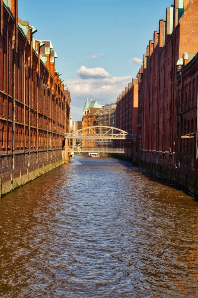 Die Speicher am Kanal