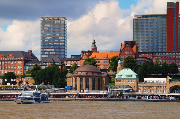 Alter Elbtunnel mit Astra Tower