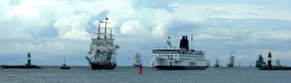 Hanse Sail, einlaufen vor Warnemünde