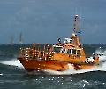 Lotsenboot in Brassfahrt - in Bucht v Warnemünde