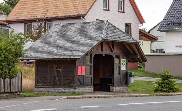 Die Bushäuschen sind hier sehr stabil gebaut