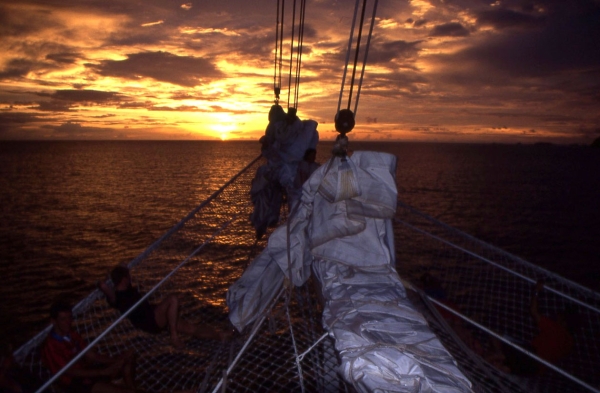 spektakulärer sonnenuntergang