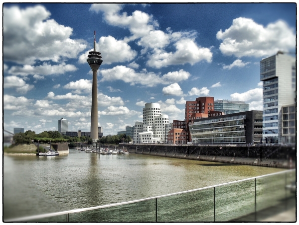 Wolken über Düsseldorf