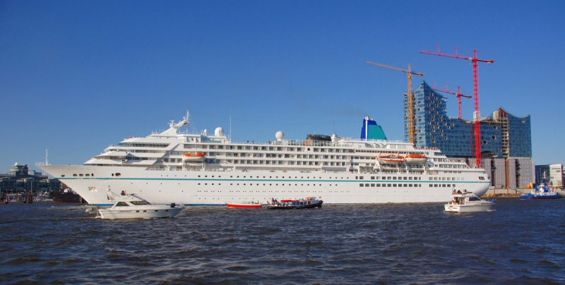 Die Amadea an der Elphi