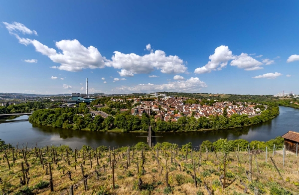 Heute konnte ich mal wieder mein neues Samyang 2,8 14 mm einsetzen. Das Bild zeigt den Neckarbogen in Stuttgart Münster