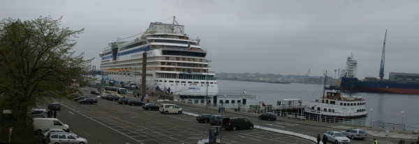 Kußmund-Cruiser am Ostsee-Terminal, mitten in der Landeshauptstadt Kiel...