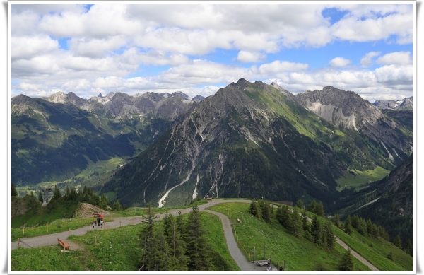 Der Blick vom Wallmendingerhorn auf knapp 2000 m über NN