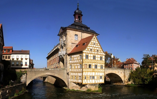 Altes Rathaus in Bamberg in der Nachtmittagssonne