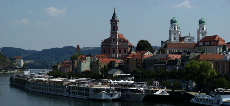 Passau, die Fluss-Cruiser stehen bereit